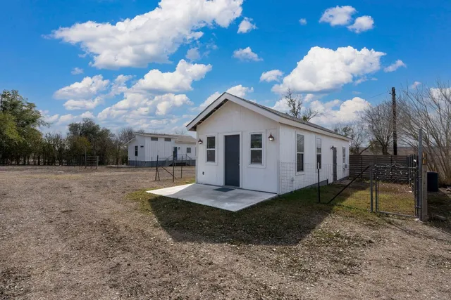 $1,250 | 13415 Crane Road, Buda, TX 78610