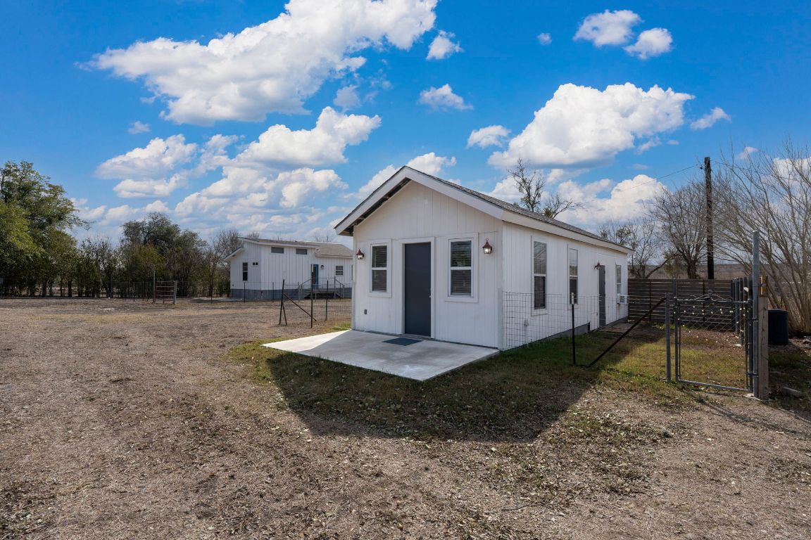 13415 Crane Road Buda, TX 78610 - Photo 2 of 22 Adorable place to lease with 1 bedroom.