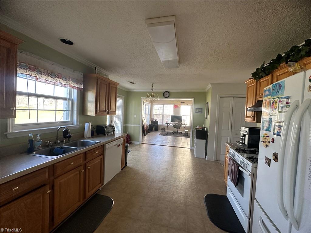 4211 Beacon Ridge Drive High Point, NC 27265 - Photo 16 of 45 Gallery Image 16