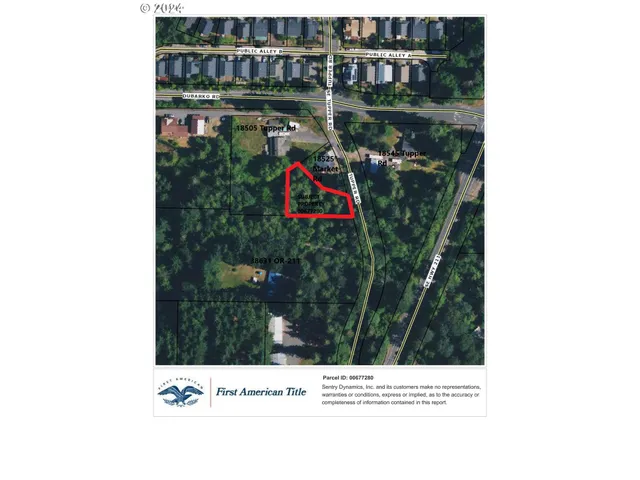 a black and white photo of a building