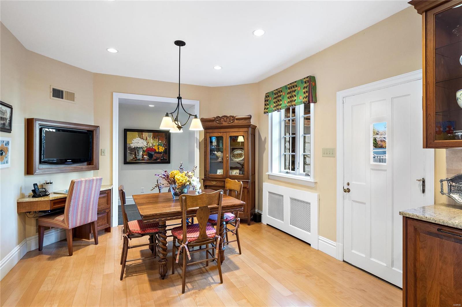 907 Warson Road Ladue, MO 63124 - Photo 14 of 45