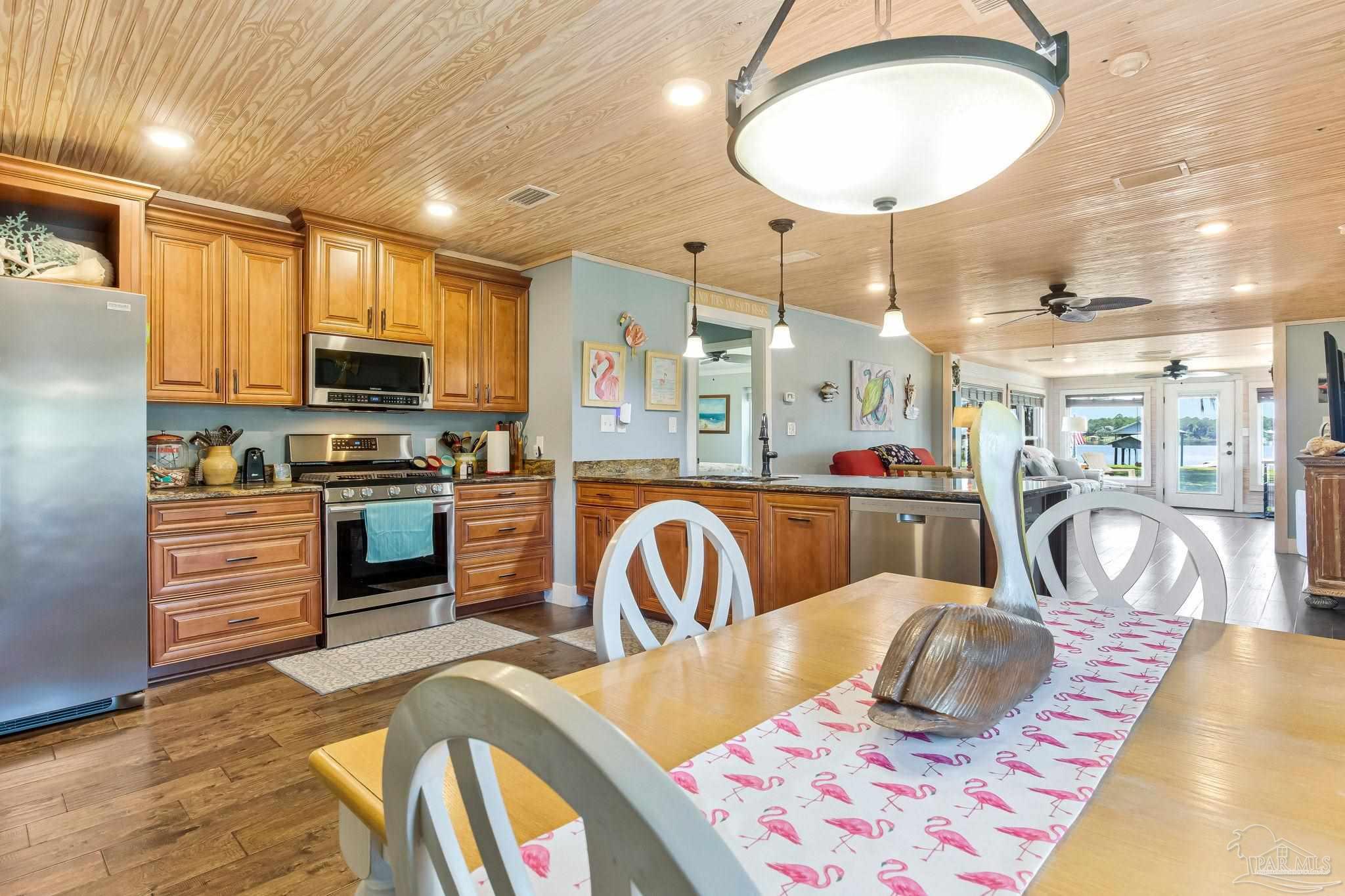 7631 Petersen Point Road Milton, FL 32583 - Photo 7 of 72