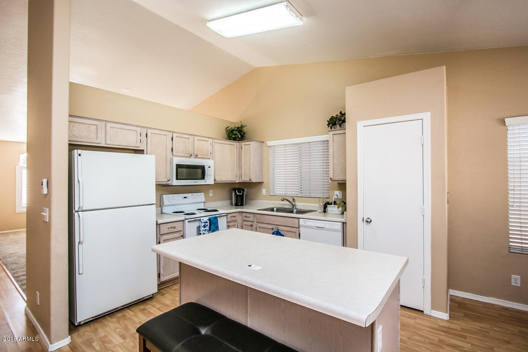 2046 East Cathy Court Gilbert, AZ 85296 - Photo 11 of 36 E Cathy Ct-11