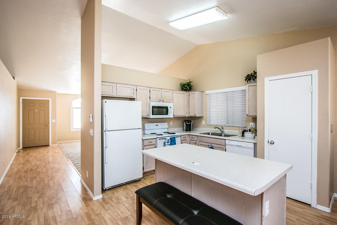 2046 East Cathy Court Gilbert, AZ 85296 - Photo 10 of 36 E Cathy Ct-10