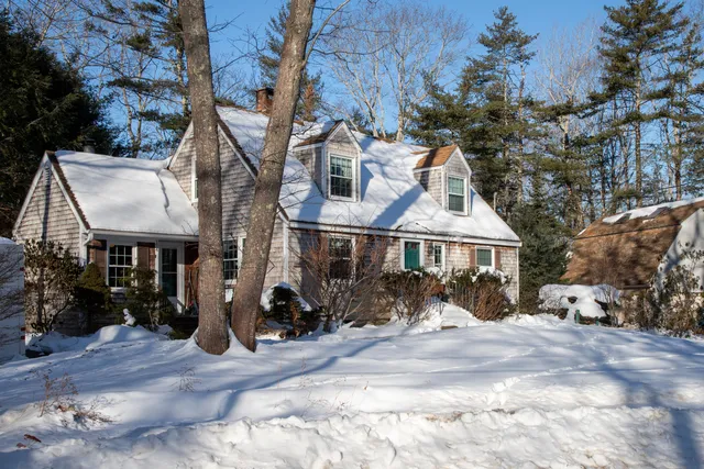 $700,000 | 134 Wildes District Road, Kennebunkport, ME 04046