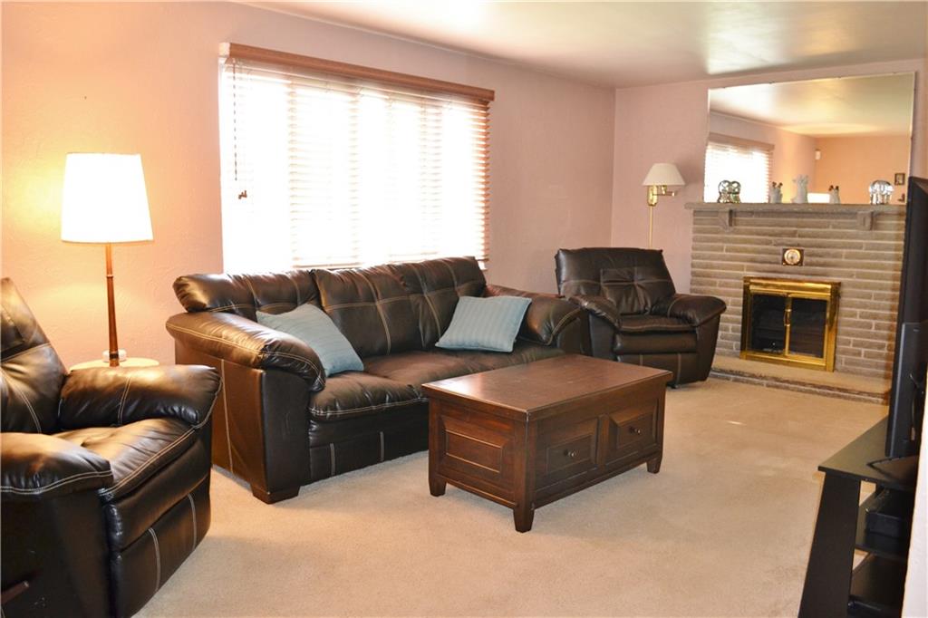 433 Raspberry Drive Monroeville, PA 15146 - Photo 3 of 16 Gallery Image 3