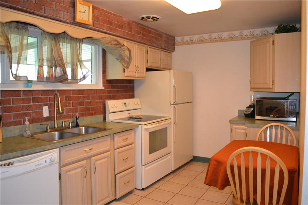 433 Raspberry Drive Monroeville, PA 15146 - Photo 5 of 16 Gallery Image 5