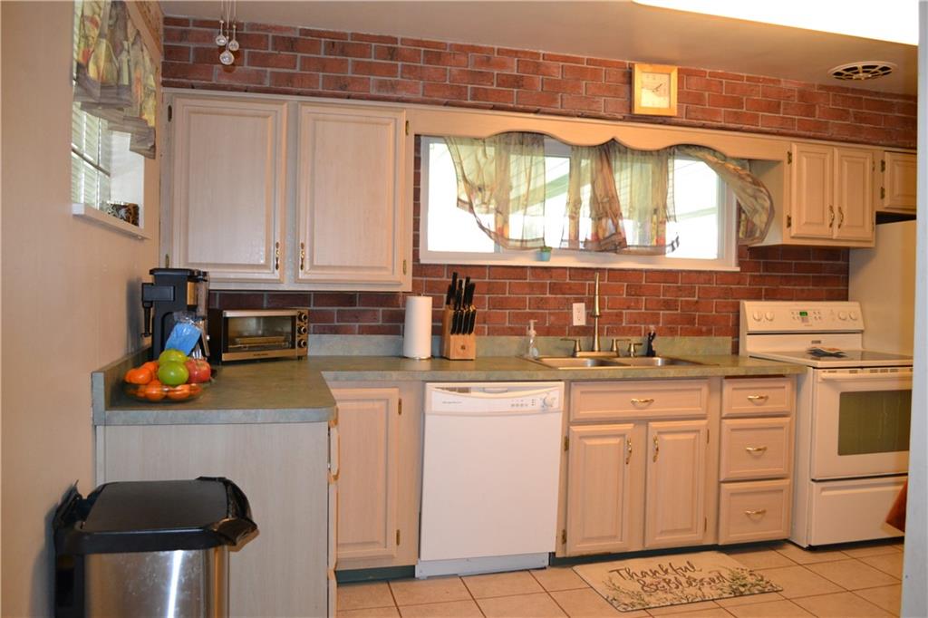 433 Raspberry Drive Monroeville, PA 15146 - Photo 6 of 16 Gallery Image 6