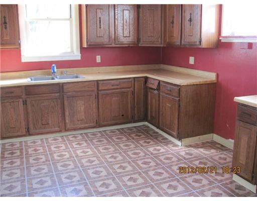 135 Rinne Street Arlington, PA 15210 - Photo 5 of 12 Kitchen.