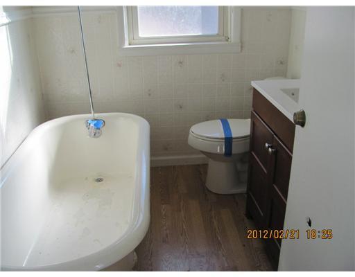 135 Rinne Street Arlington, PA 15210 - Photo 7 of 12 Master Bath/Spa.