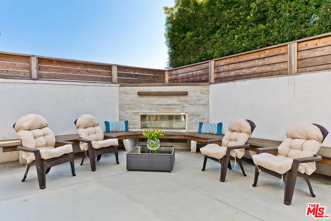 434 West Maple Avenue El Segundo, CA 90245 - Photo 24 of 29 a building outdoor space with patio furniture
