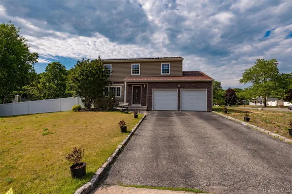 $749,000 | 7 Howard Street, Selden, NY 11784