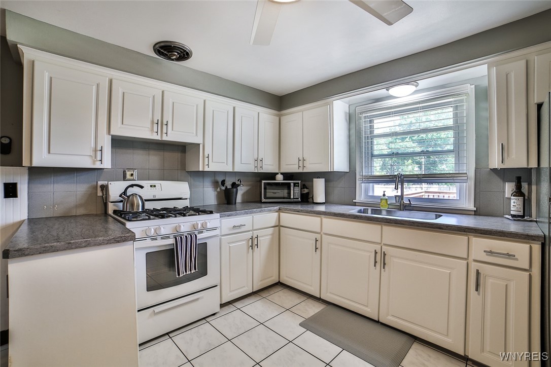 425 Cadman Drive Amherst, NY 14221 - Photo 15 of 33