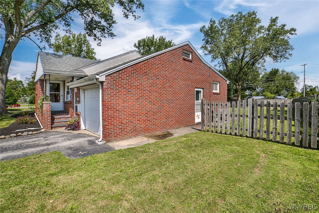 425 Cadman Drive Amherst, NY 14221 - Photo 6 of 33