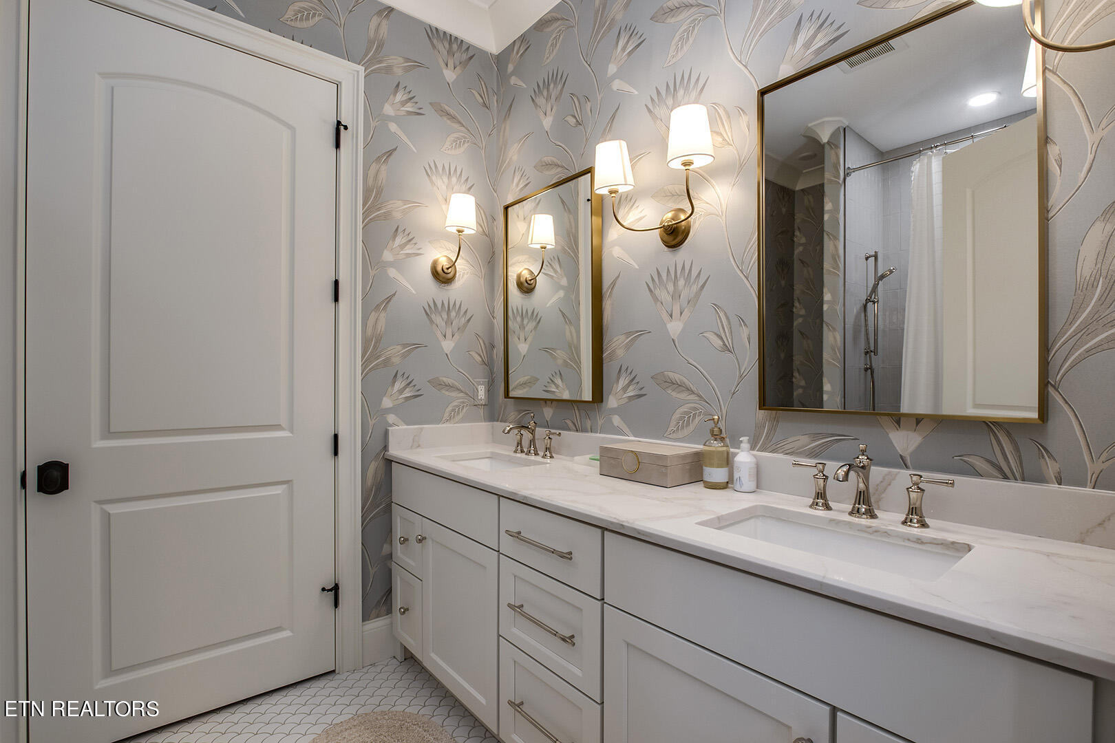 270 Bay Pointe Road Vonore, TN 37885 - Photo 53 of 60 52_BayPointeRoad_270_GuestBath5