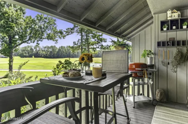 $152,650 | 254 Lanai Village, Diamondhead, MS 39525