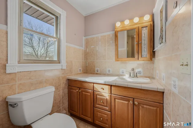 $375,000 | 1040 East Lake Road, Montville, CT 06370