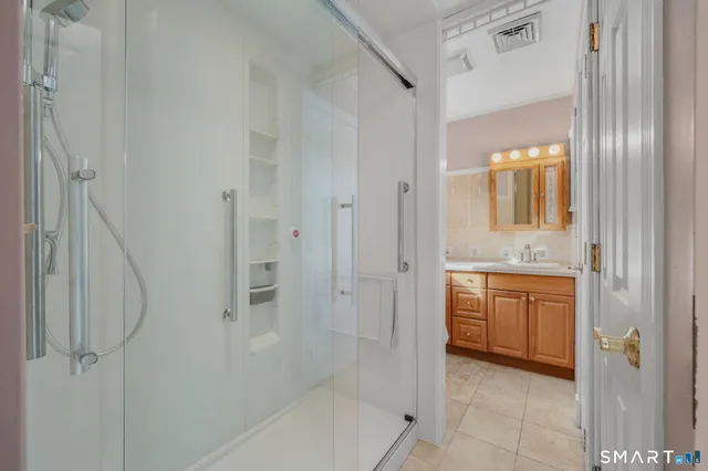 $375,000 | 1040 East Lake Road, Montville, CT 06370