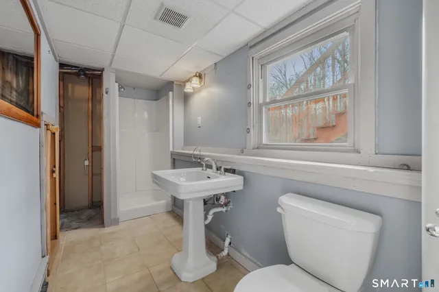 $375,000 | 1040 East Lake Road, Montville, CT 06370