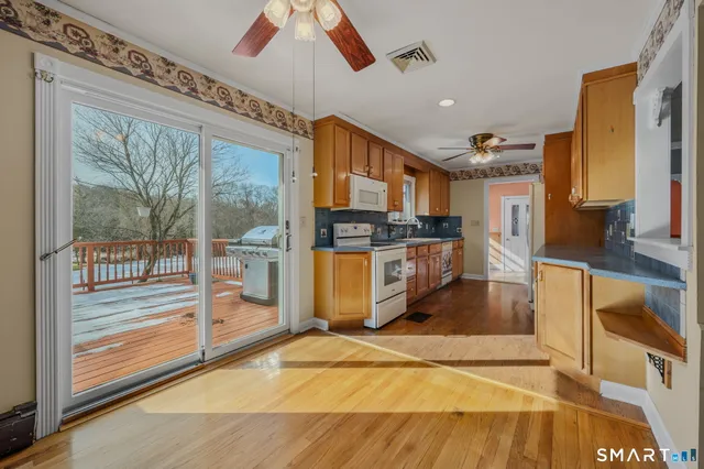 $375,000 | 1040 East Lake Road, Montville, CT 06370