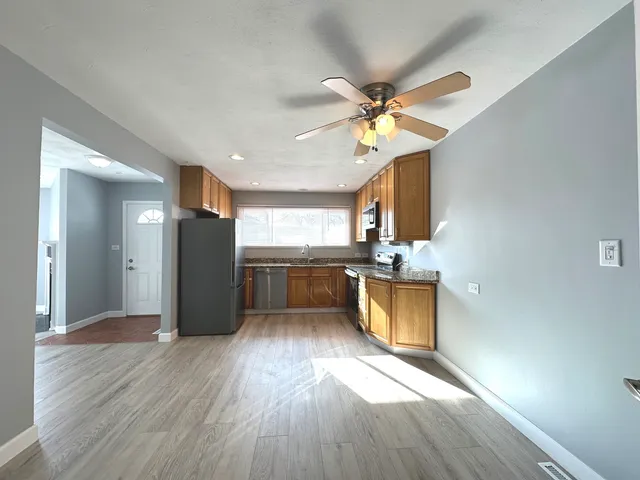 $2,000 | 1410 Beverly Lane, Streamwood, IL 60107