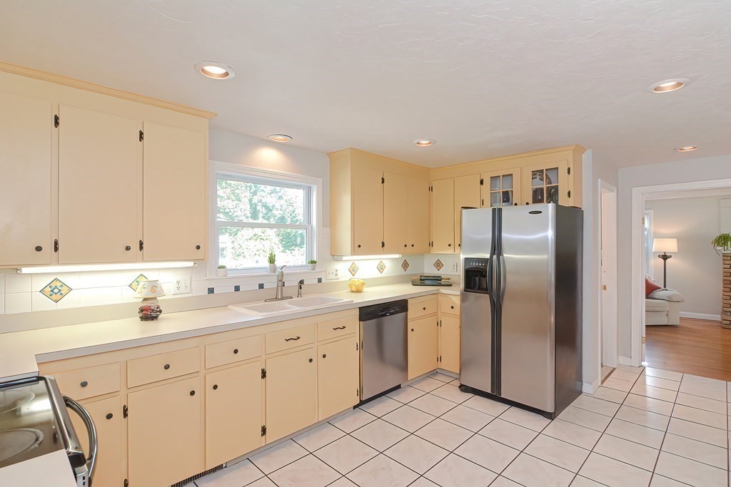 41 Sutherland Road North Attleboro, MA 02760 - Photo 13 of 34 Gallery Image 13