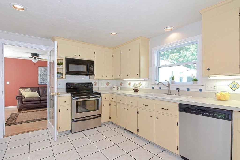 41 Sutherland Road North Attleboro, MA 02760 - Photo 14 of 34 Gallery Image 14