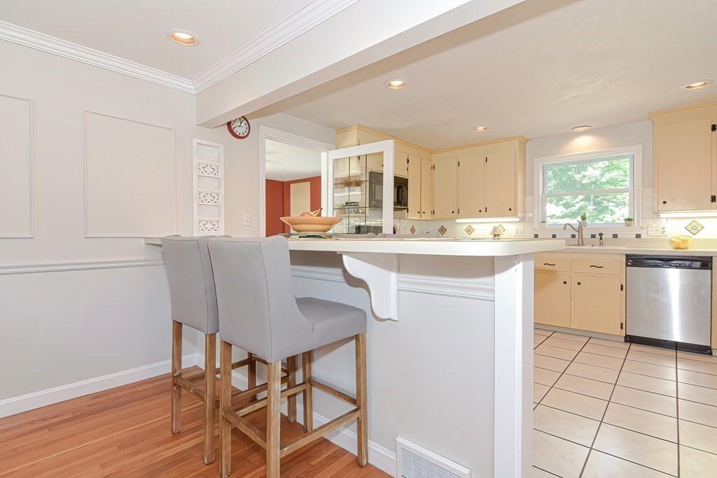 41 Sutherland Road North Attleboro, MA 02760 - Photo 19 of 34 Gallery Image 19