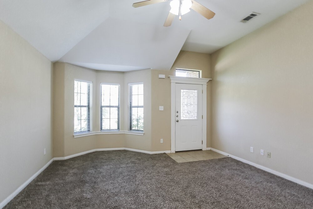 131 Golfview Court Conroe, TX 77356 - Photo 4 of 16 an empty room with windows