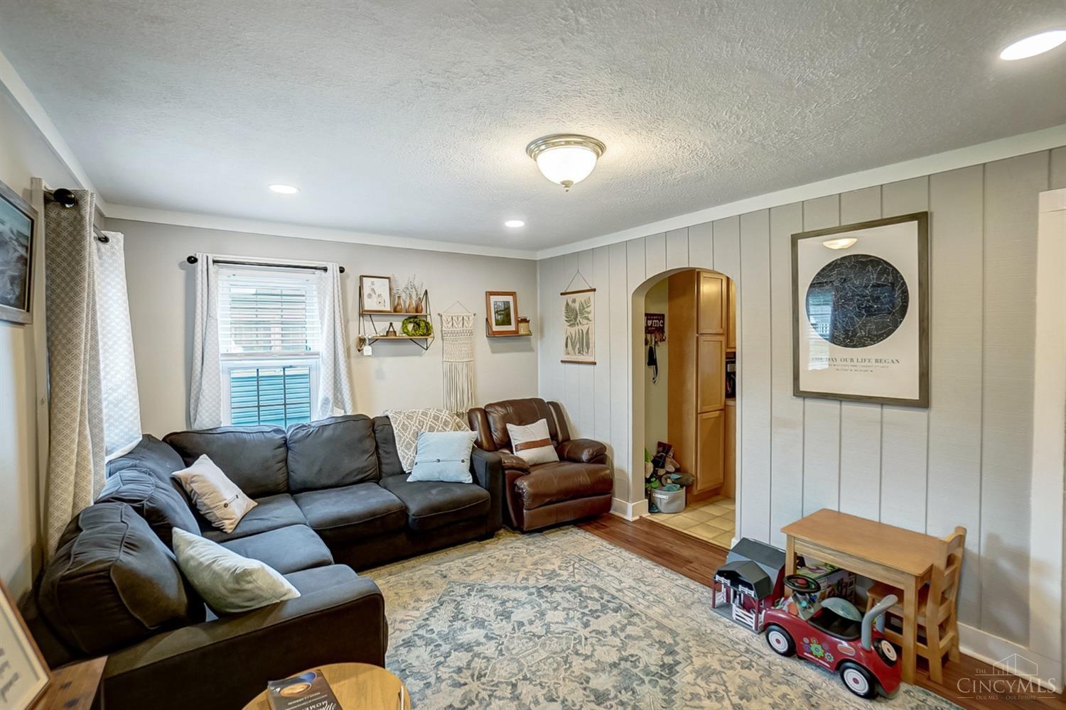 407 Burton Road Middletown, OH 45044 - Photo 5 of 25 Gallery Image 5