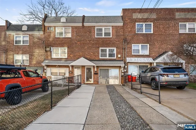 $2,700 | 372 Lawton Avenue, Unit A, Cliffside Park, NJ 07010