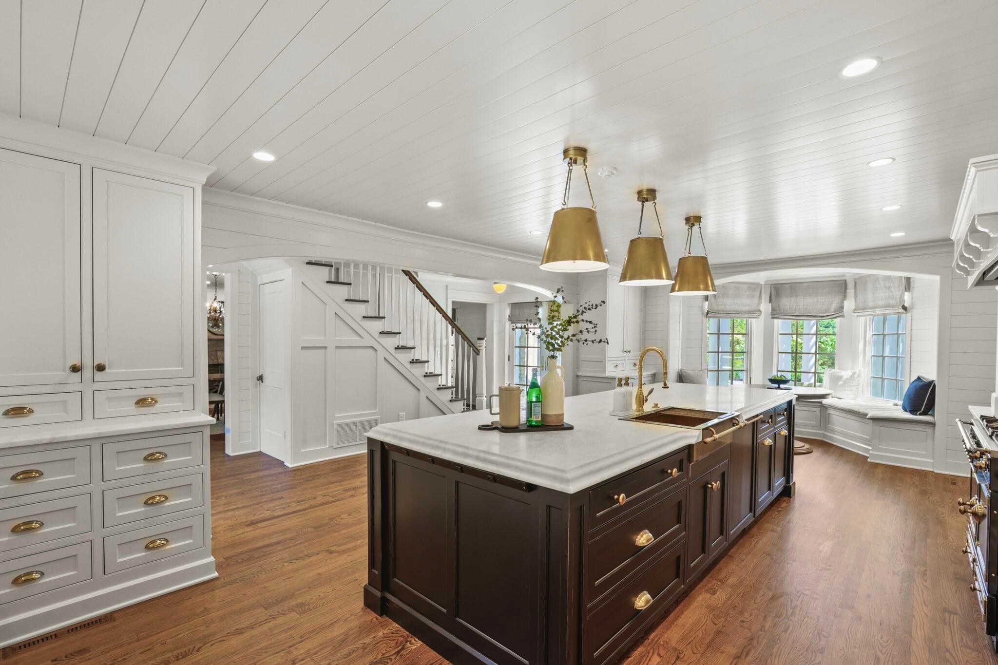 4388 Dublin Road Columbus, OH 43221 - Photo 10 of 101 Gorgeous Kitchen Island