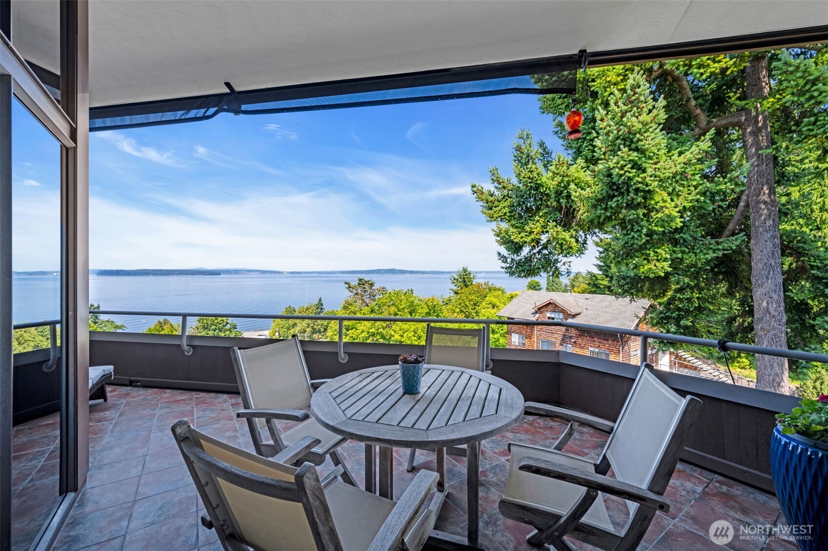 7019 47th Avenue Southwest, Unit 18 Seattle, WA 98136 - Photo 25 of 39 a balcony with table and chairs