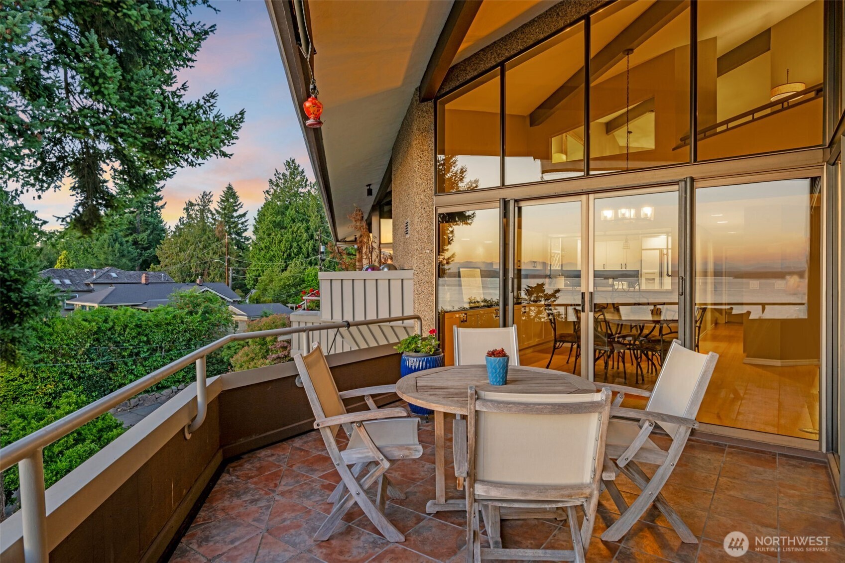 7019 47th Avenue Southwest, Unit 18 Seattle, WA 98136 - Photo 33 of 39 a view of an outdoor seating area