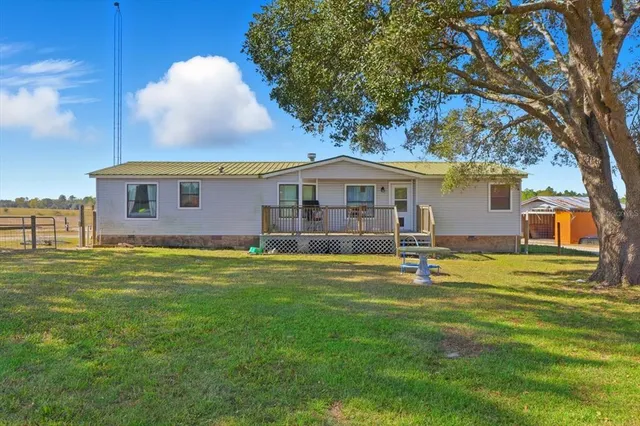 a view of a house with a backyard