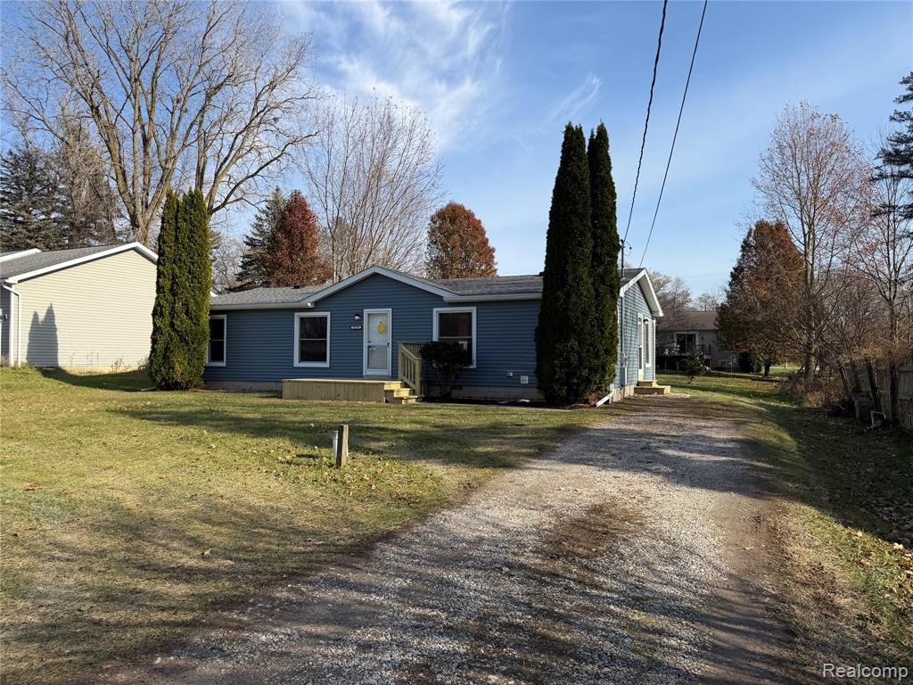 2218 Disch Street Flushing, MI 48433 - Photo 3 of 24
