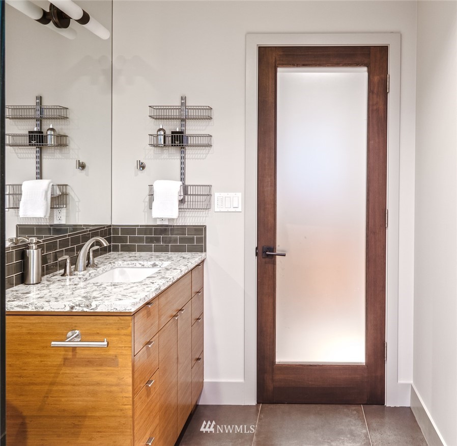 1014 Belfair Road Bellevue, WA 98004 - Photo 12 of 24