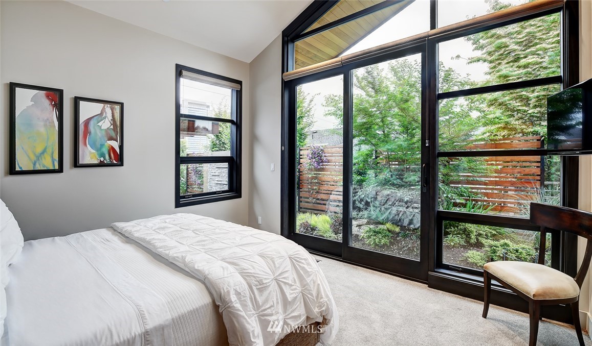 1014 Belfair Road Bellevue, WA 98004 - Photo 13 of 24