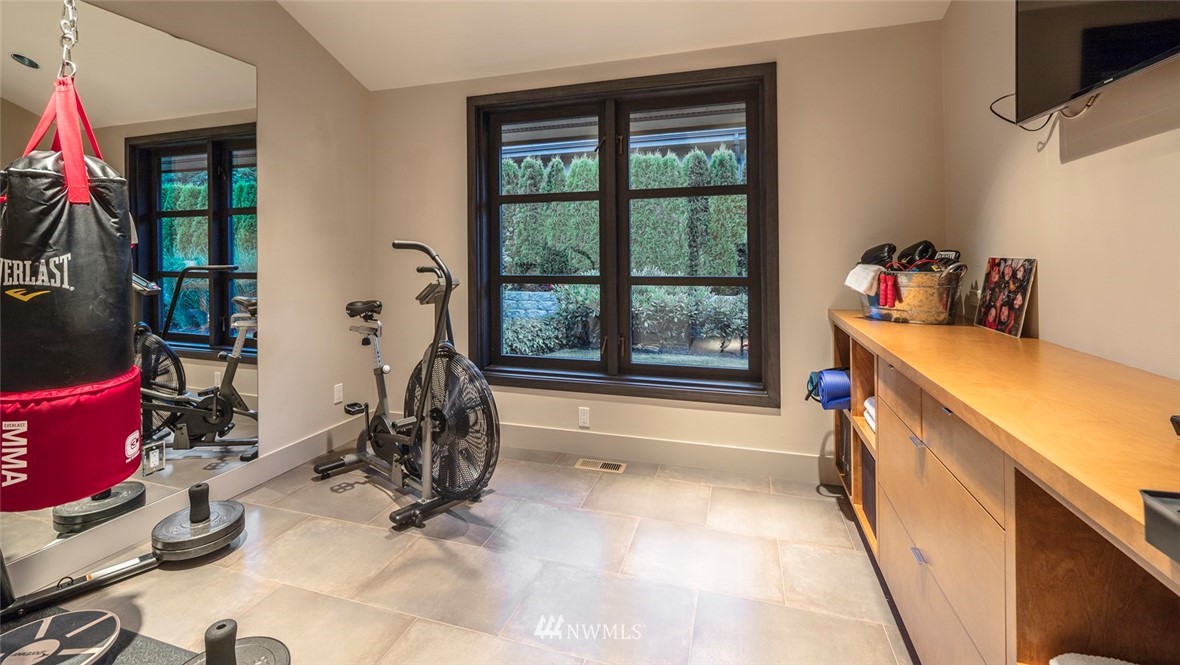 1014 Belfair Road Bellevue, WA 98004 - Photo 15 of 24