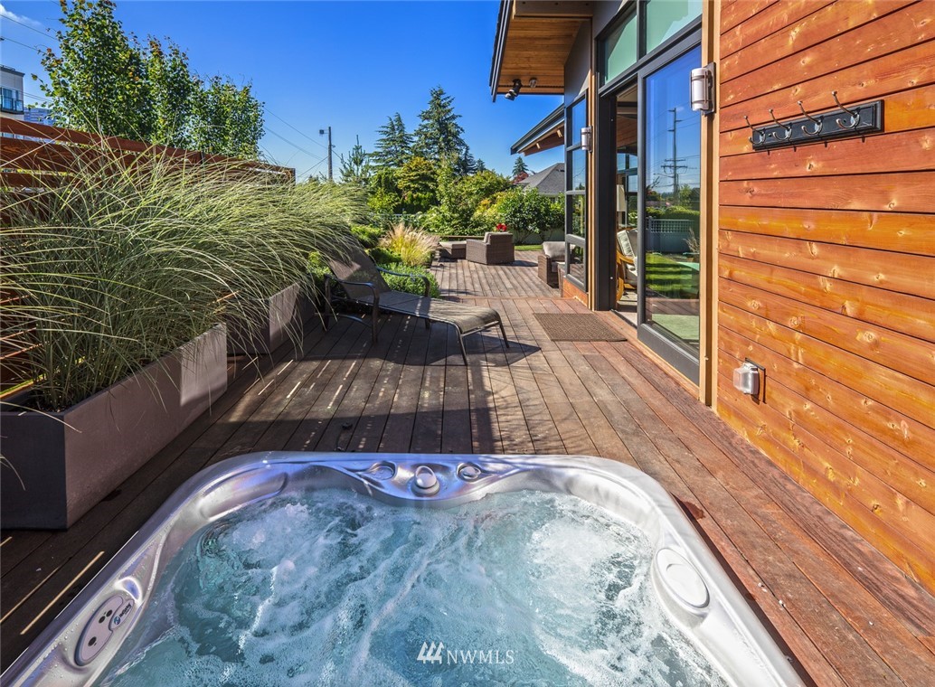 1014 Belfair Road Bellevue, WA 98004 - Photo 10 of 24