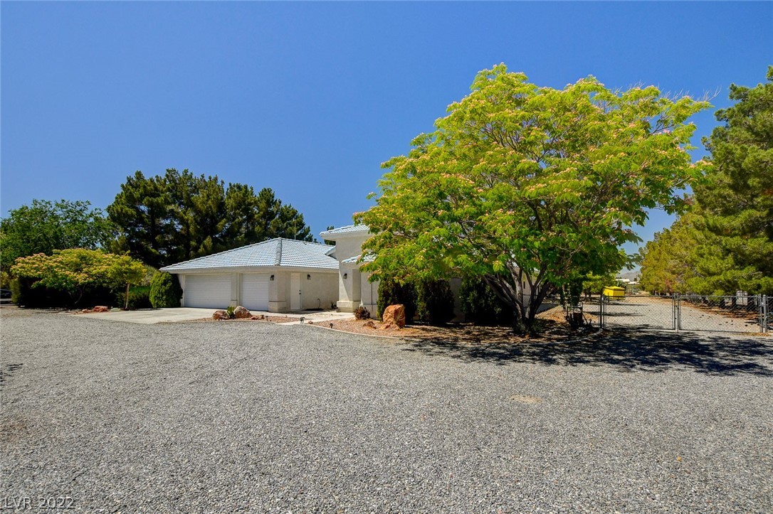 950 West Calvada Boulevard Pahrump, NV 89048 - Photo 3 of 33