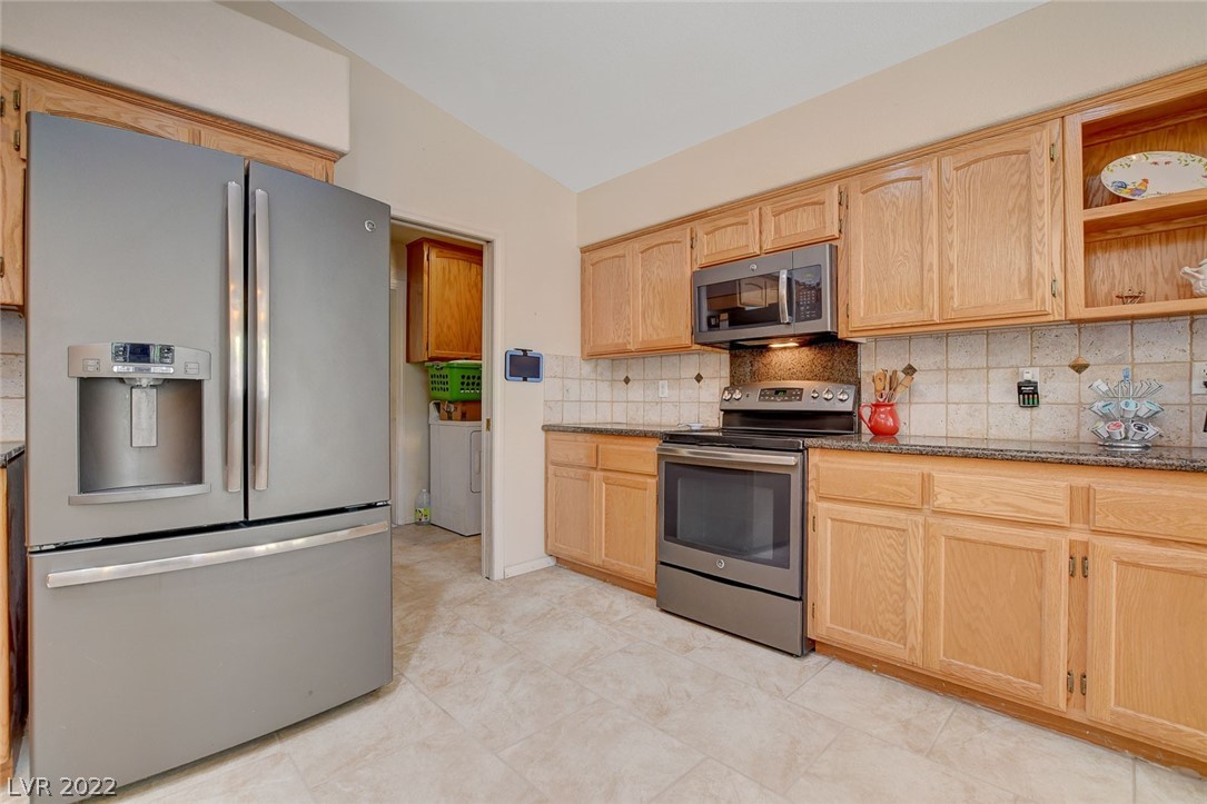 950 West Calvada Boulevard Pahrump, NV 89048 - Photo 9 of 33