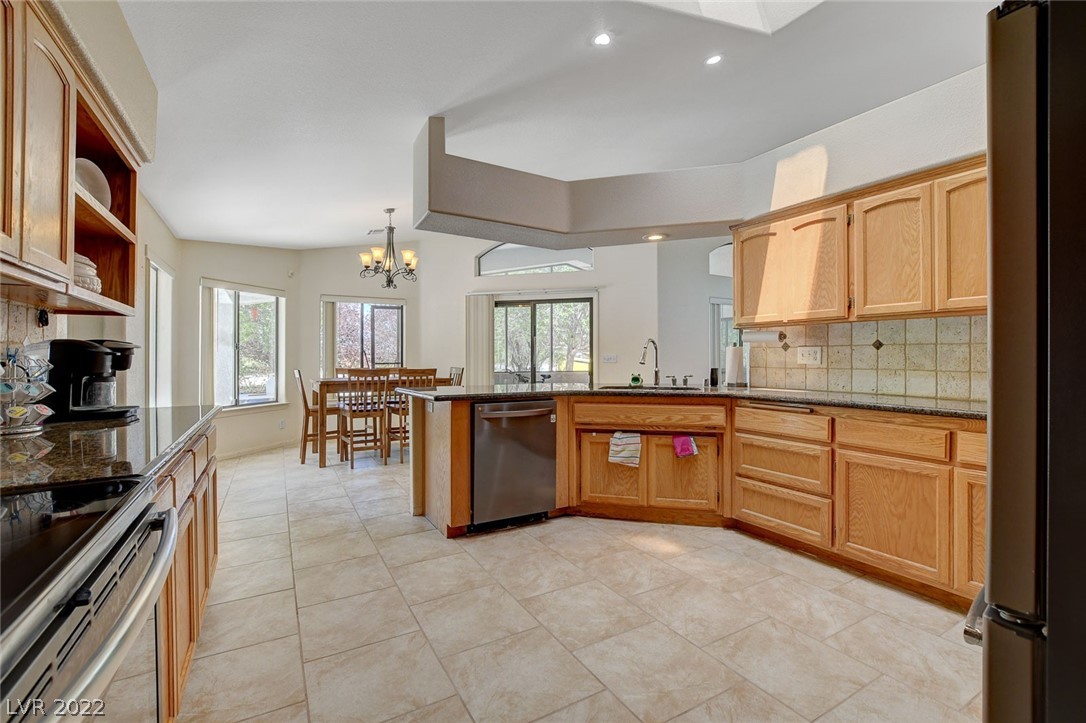 950 West Calvada Boulevard Pahrump, NV 89048 - Photo 10 of 33