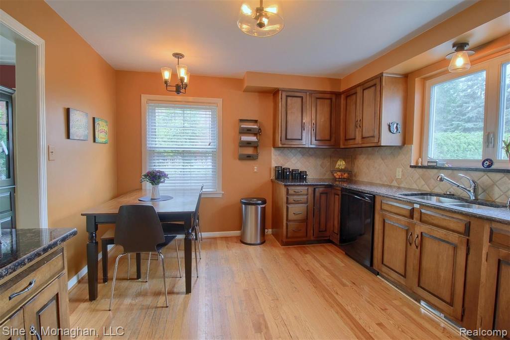 1354 Whittier Road Grosse Pointe Park, MI 48230 - Photo 8 of 40
