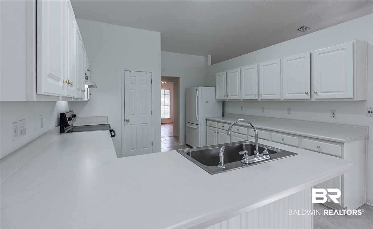 139 Destrehan Road Fairhope, AL 36532 - Photo 9 of 25 Kitchen