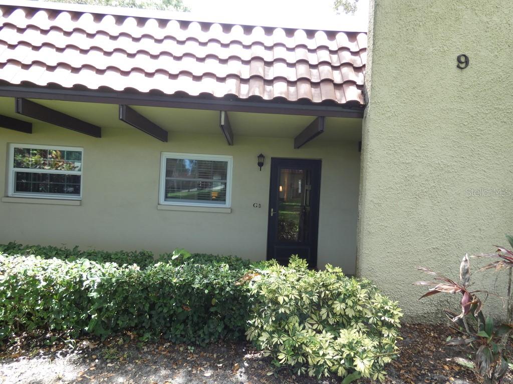 1701 Pinehurst Road, Unit 9G Dunedin, FL 34698 - Photo 17 of 22 a backyard of a house
