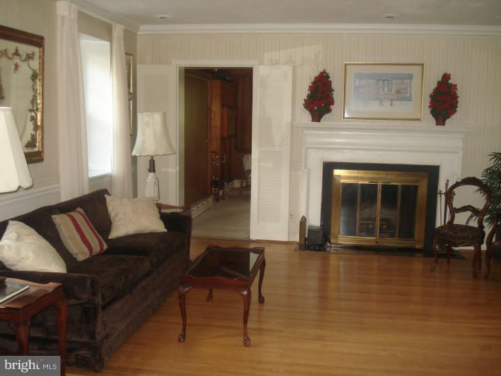 352 Rices Mill Road Wyncote, PA 19095 - Photo 11 of 25 Living Room