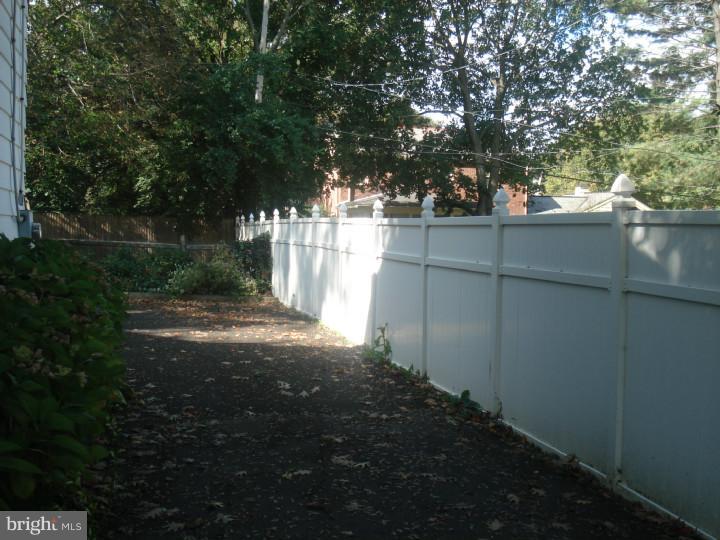 352 Rices Mill Road Wyncote, PA 19095 - Photo 3 of 25 Driveway