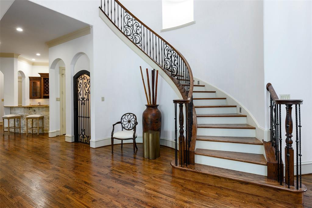 6139 Northaven Road Dallas, TX 75230 - Photo 19 of 33 Stairs