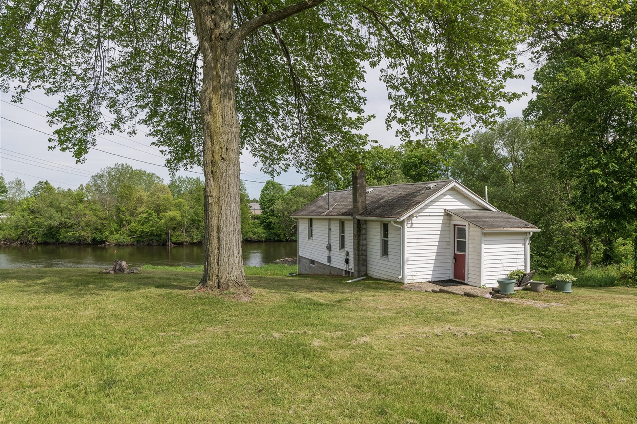 810 Constantine Street Three Rivers, MI 49093 - Photo 2 of 39